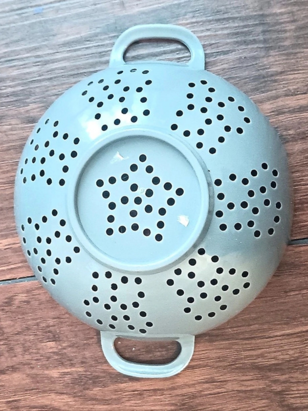 Grey Handled Colander - Picture 2 of 2